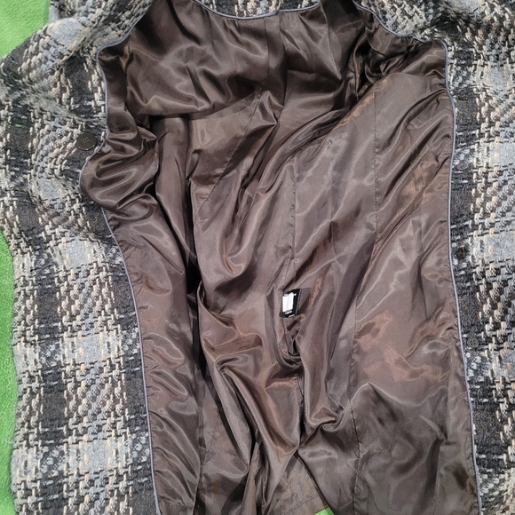 Coat - Picture 3 of 4